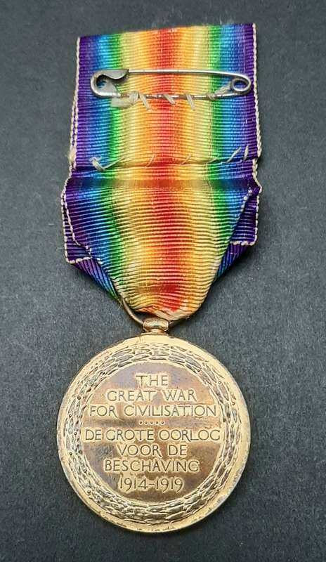 **WW1 UDF : Victory Medal w/ Silk Ribbon (4th Dist. Mntd. Rifles).**