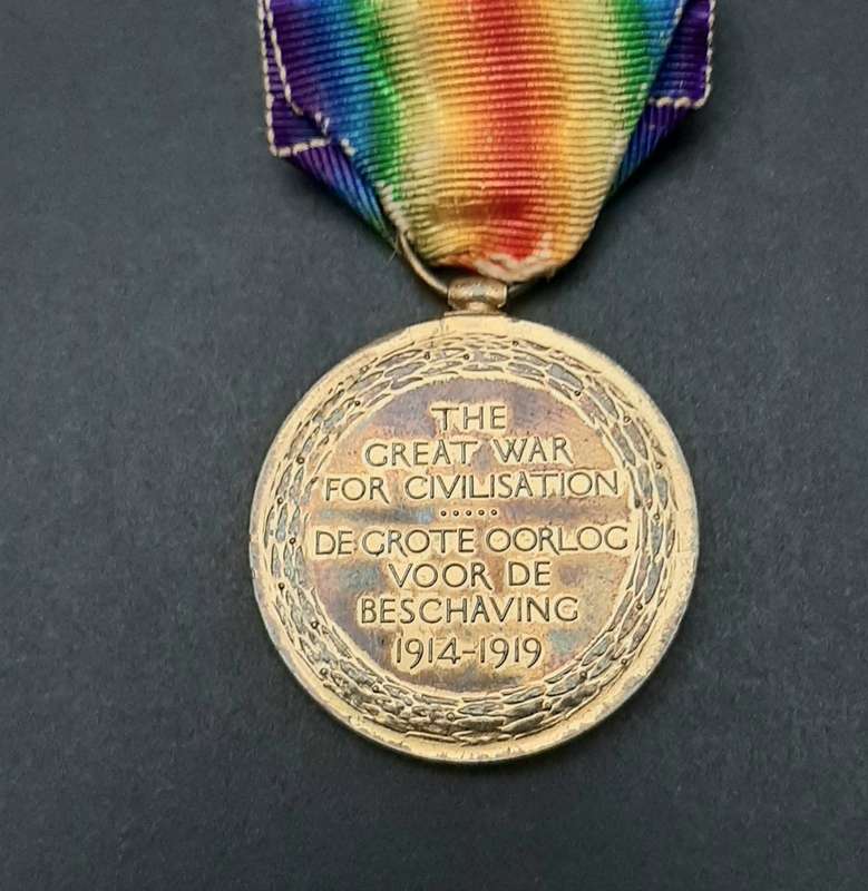 **WW1 UDF : Victory Medal w/ Silk Ribbon (4th Dist. Mntd. Rifles).**