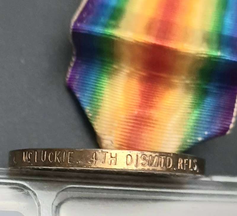 **WW1 UDF : Victory Medal w/ Silk Ribbon (4th Dist. Mntd. Rifles).**