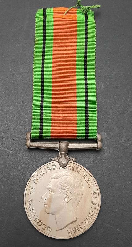 **WW2 UDF : The Defence Medal w/ Ribbon (SA Issue).**