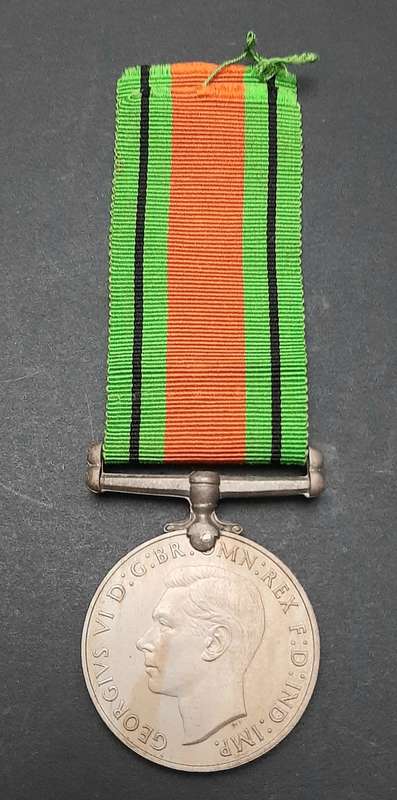 **WW2 UDF : The Defence Medal w/ Ribbon (SA Issue).**