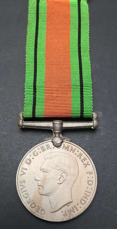 **WW2 UDF : The Defence Medal w/ Ribbon (SA Issue).**