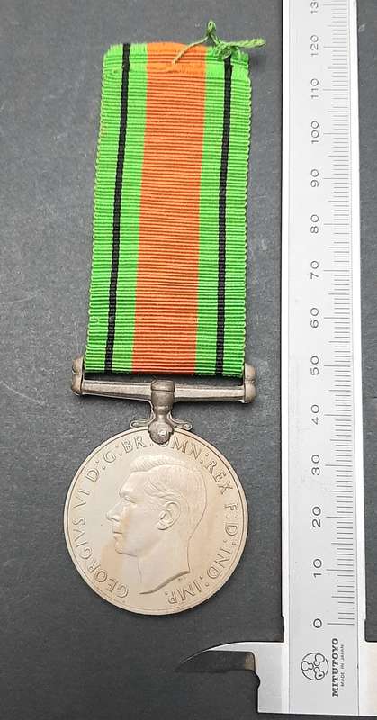 **WW2 UDF : The Defence Medal w/ Ribbon (SA Issue).**