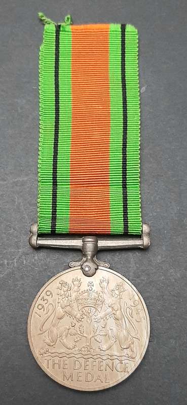 **WW2 UDF : The Defence Medal w/ Ribbon (SA Issue).**