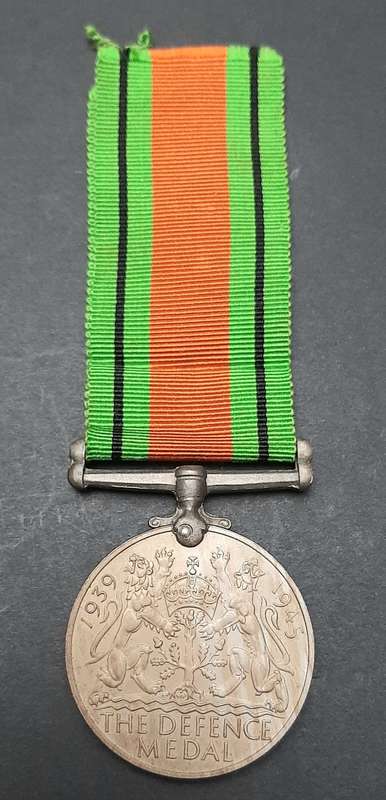 **WW2 UDF : The Defence Medal w/ Ribbon (SA Issue).**