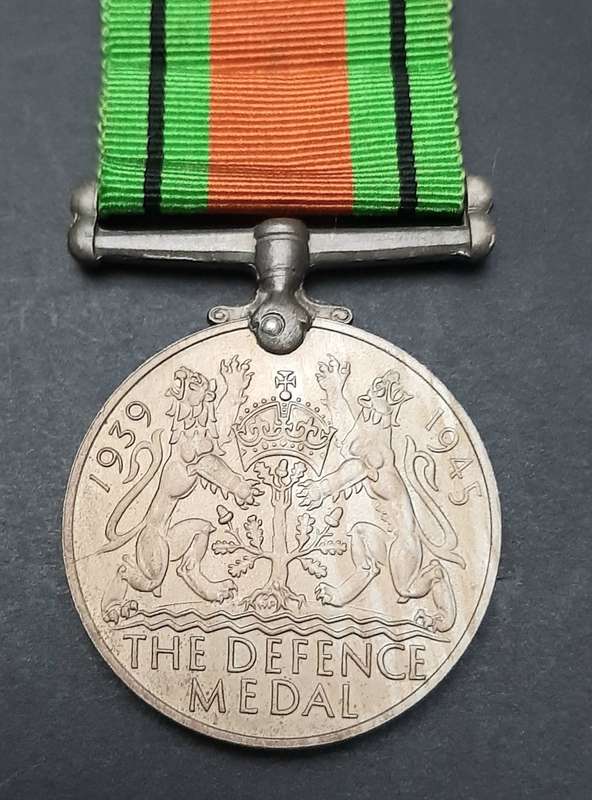 **WW2 UDF : The Defence Medal w/ Ribbon (SA Issue).**