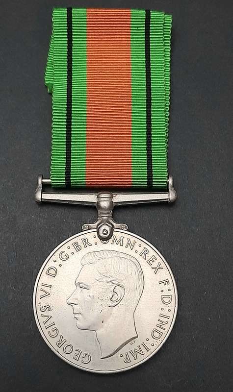 **WW2 : The Defence Medal w/ Ribbon ( British Issue)**
