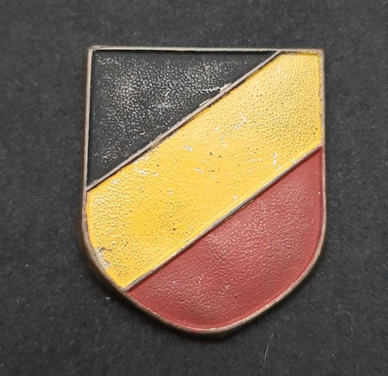 **WW2 German: Afrika Korps Pith Helmet Metal Tri-Colour Decal Type I **