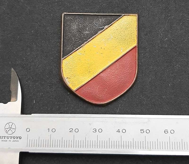 **WW2 German: Afrika Korps Pith Helmet Metal Tri-Colour Decal Type I **