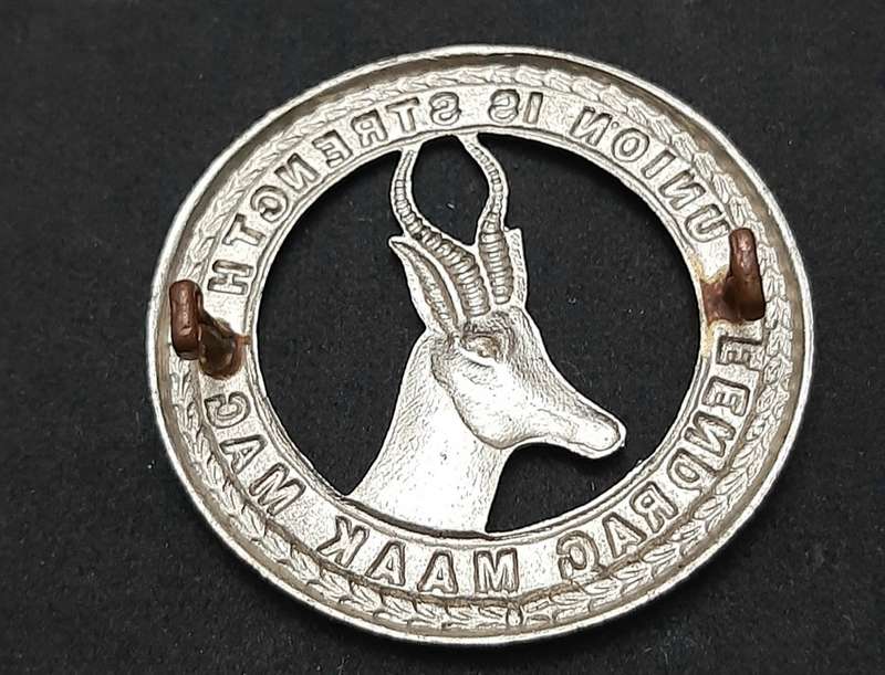 **WW2 UDF: White Metal General Service Cap Badge w/ Lugs .**