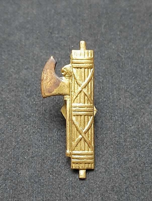 **RARE: 1930s Italian `Blackshirt` Fascist Party Badge w/ Pin. **
