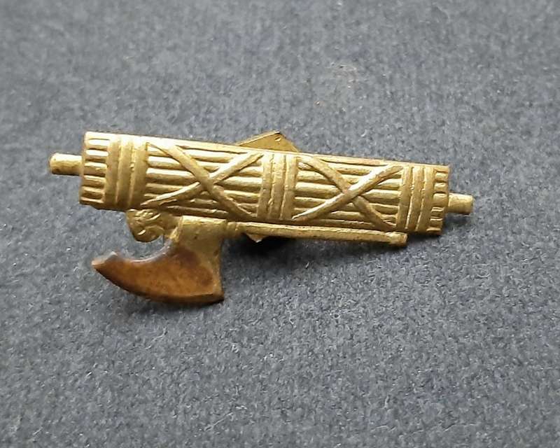 **RARE: 1930s Italian `Blackshirt` Fascist Party Badge w/ Pin. **