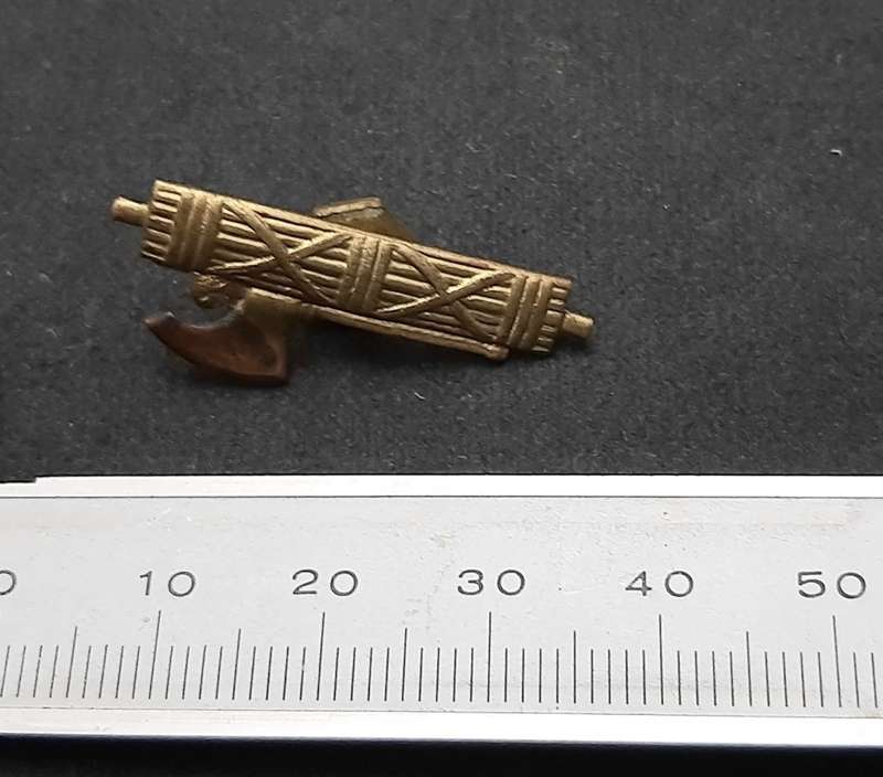 **RARE: 1930s Italian `Blackshirt` Fascist Party Badge w/ Pin. **