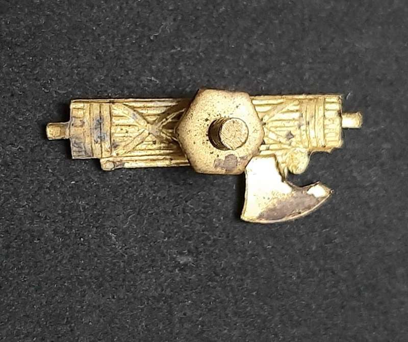 **RARE: 1930s Italian `Blackshirt` Fascist Party Badge w/ Pin. **