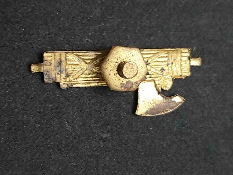 **RARE: 1930s Italian `Blackshirt` Fascist Party Badge w/ Pin. **