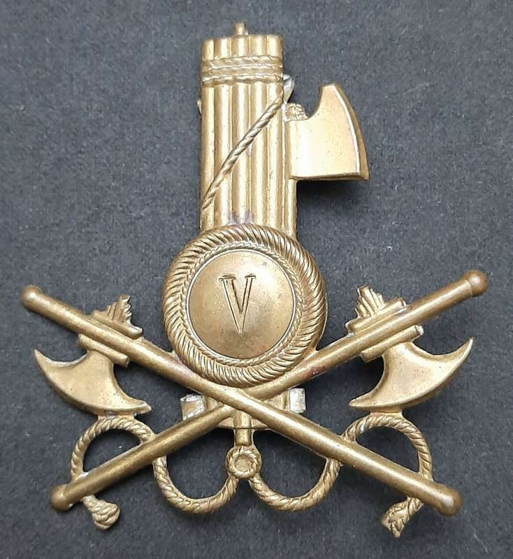 **RARE: WW2 Italian MVSN Fascist Militia Engineers Pith-Helmet Badge ( All Pins).**