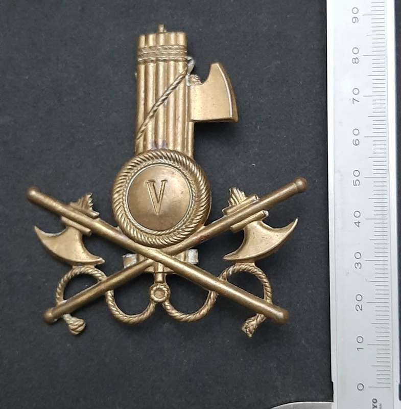 **RARE: WW2 Italian MVSN Fascist Militia Engineers Pith-Helmet Badge ( All Pins).**