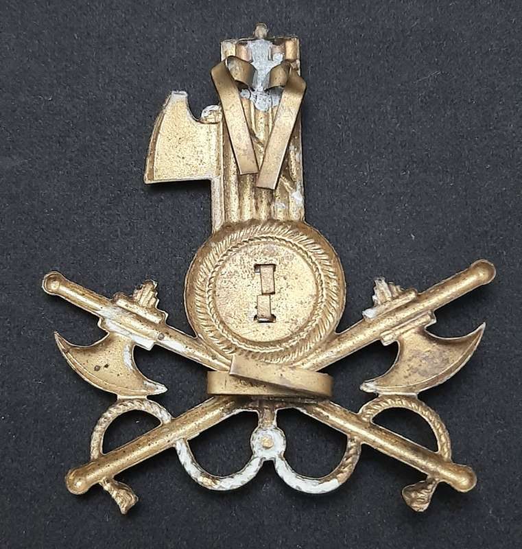**RARE: WW2 Italian MVSN Fascist Militia Engineers Pith-Helmet Badge ( All Pins).**