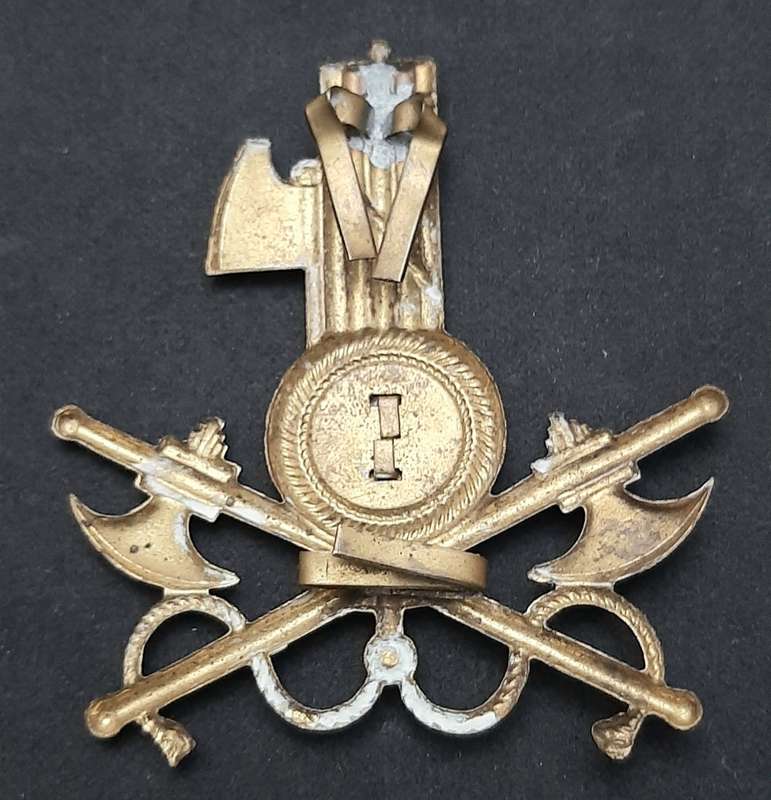 **RARE: WW2 Italian MVSN Fascist Militia Engineers Pith-Helmet Badge ( All Pins).**