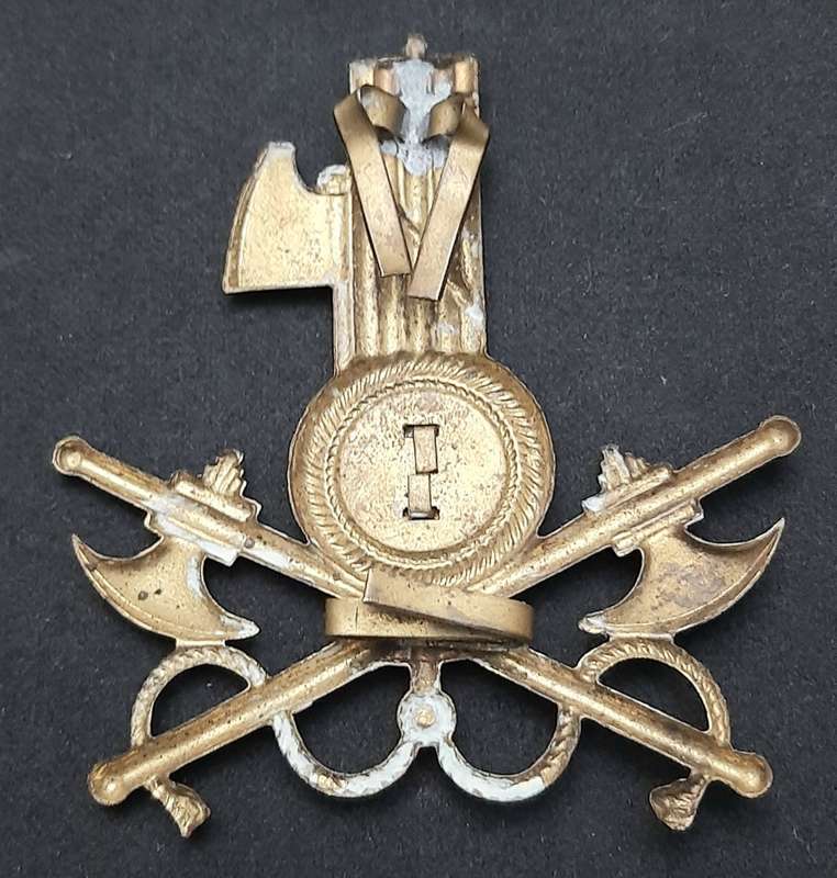 **RARE: WW2 Italian MVSN Fascist Militia Engineers Pith-Helmet Badge ( All Pins).**
