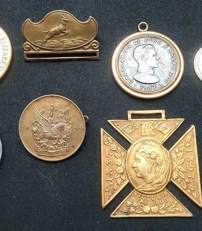 **Lot : Colonial & Royal Coronation Medallions x8 **