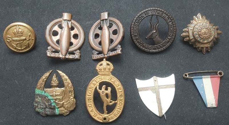 **WW2 Lot : South African Military Insignia x 8 Pcs **