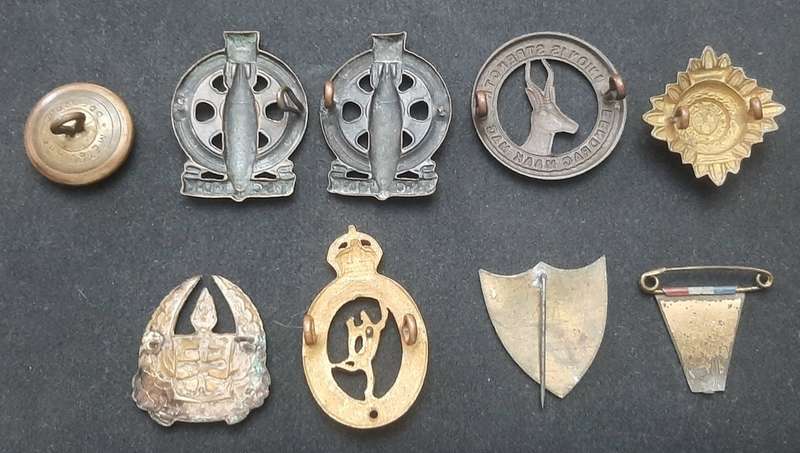 **WW2 Lot : South African Military Insignia x 8 Pcs **