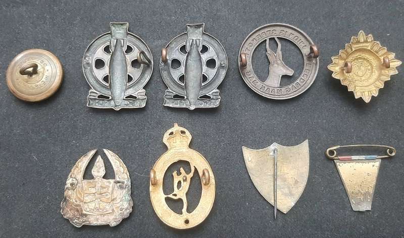 **WW2 Lot : South African Military Insignia x 8 Pcs **