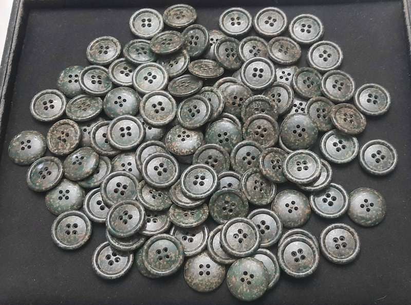 **BID PER BUTTON- 1980s SAP Camouflage Bush Jacket Large Buttons (x 100)**