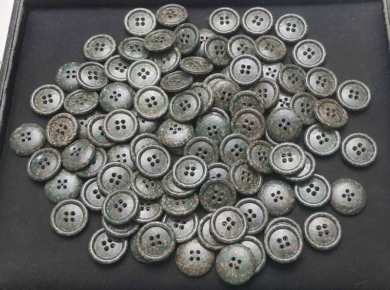 **BID PER BUTTON- 1980s SAP Camouflage Bush Jacket Large Buttons (x 100)**