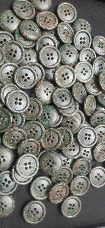 **BID PER BUTTON- 1980s SAP Camouflage Bush Jacket Large Buttons (x 100)**