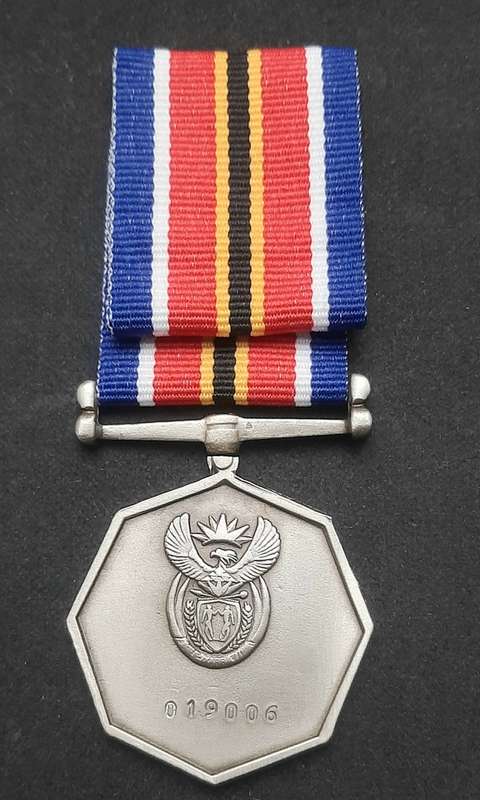 ** 2004 SANDF : General Service Medal w/ Ribbon (Numbered) .**