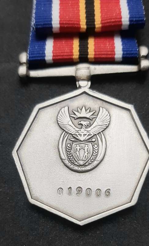 ** 2004 SANDF : General Service Medal w/ Ribbon (Numbered) .**