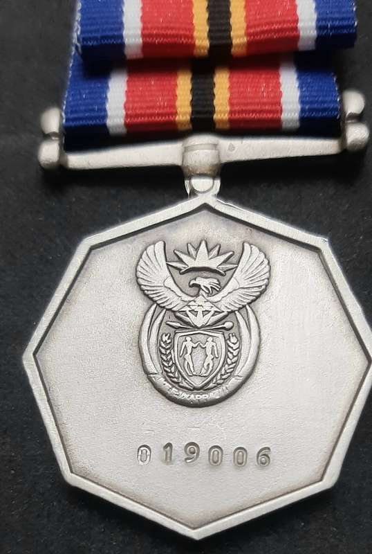 ** 2004 SANDF : General Service Medal w/ Ribbon (Numbered) .**