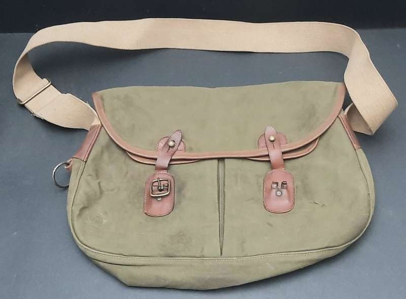 1950s British Army Officer's Private-Purchase Haversack with Strap (41cm)