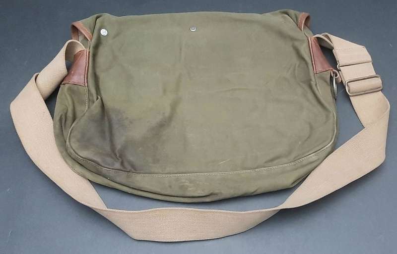 1950s British Army Officer's Private-Purchase Haversack with Strap (41cm)