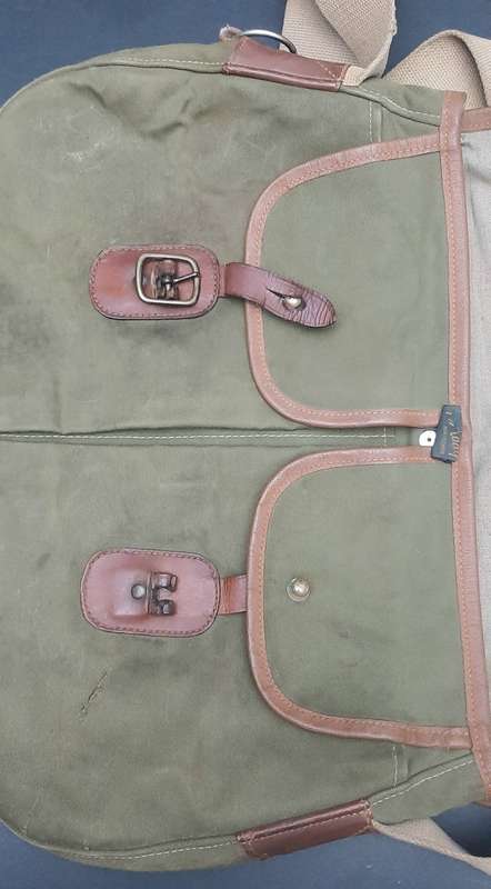 1950s British Army Officer's Private-Purchase Haversack with Strap (41cm)