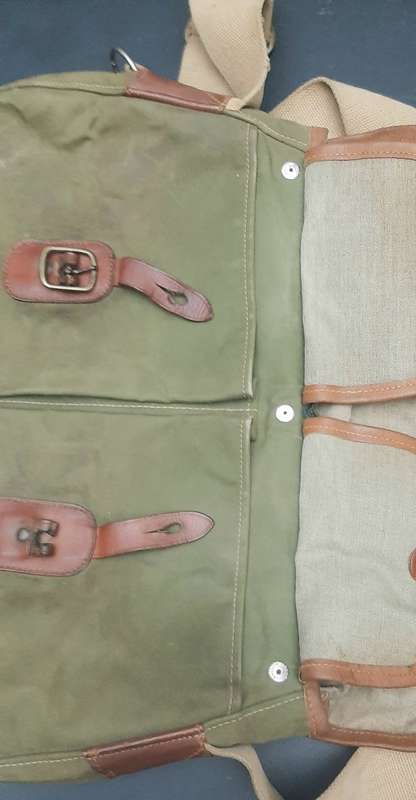 1950s British Army Officer's Private-Purchase Haversack with Strap (41cm)