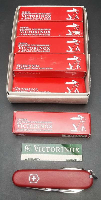**BID PER ITEM : Victorinox Swiss Army Knife in Box w/ Paperwork ( 8 - Function).**