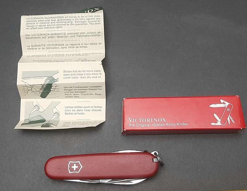 **BID PER ITEM : Victorinox Swiss Army Knife in Box w/ Paperwork ( 8 - Function).**