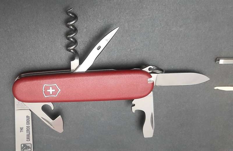 **BID PER ITEM : Victorinox Swiss Army Knife in Box w/ Paperwork ( 8 - Function).**