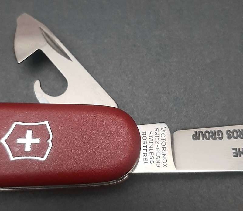 **BID PER ITEM : Victorinox Swiss Army Knife in Box w/ Paperwork ( 8 - Function).**