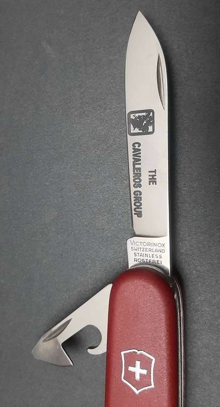 **BID PER ITEM : Victorinox Swiss Army Knife in Box w/ Paperwork ( 8 - Function).**