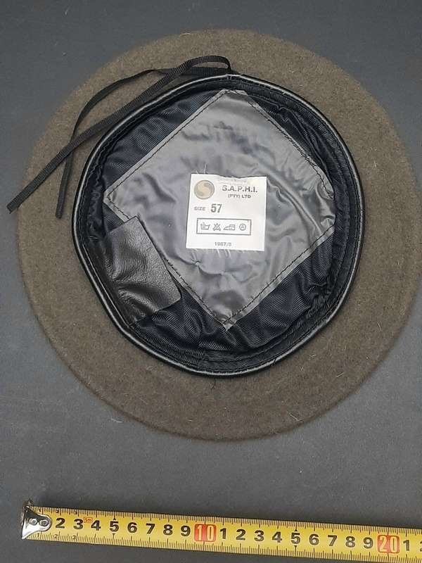 **Border War : 1980s SWATF Unissued HQ Beret w/ Badge & Stabilizer (Medium).**