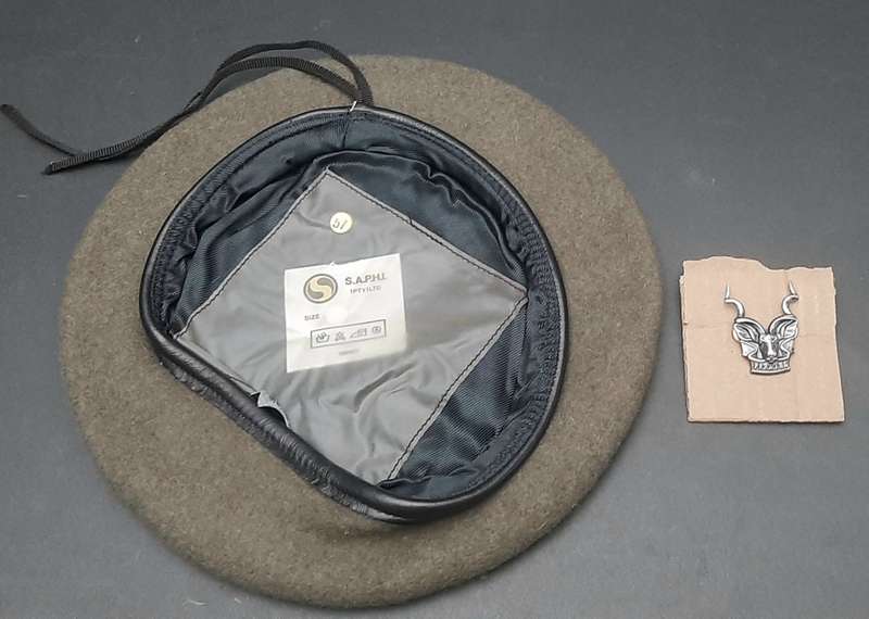 **Border War : 1980s SWATF Unissued Area Force Beret w/ Badge #2 (Medium).**