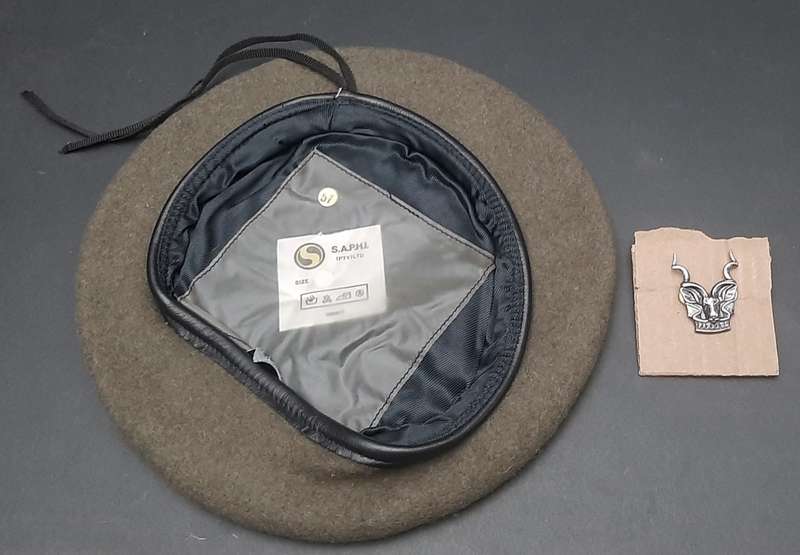 **Border War : 1980s SWATF Unissued Area Force Beret w/ Badge #2 (Medium).**