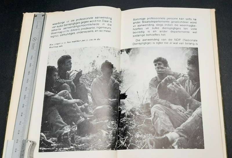 **Border War : 1981 ' Voorwarts Mars ' Hardcover Nat. Service Hardcover Book (Afrikaans 1st Ed.).**