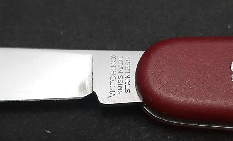 ** 1990s Victorinox 'Swiss Army' Pocket Knife 2-Function .**