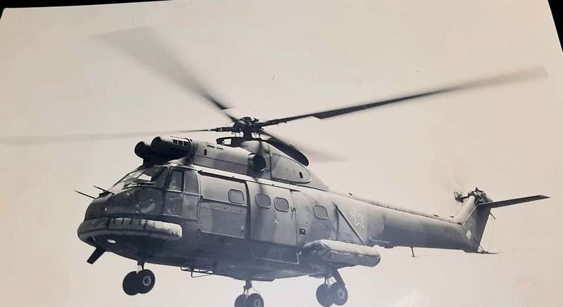 **Border War : 1980s SAAF Super Frelon & Puma Helicopter Colour Photograps x2 **