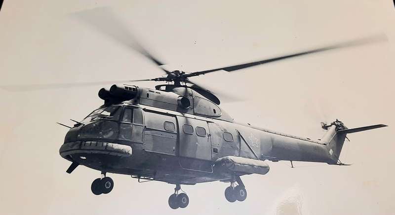 **Border War : 1980s SAAF Super Frelon & Puma Helicopter Colour Photograps x2 **